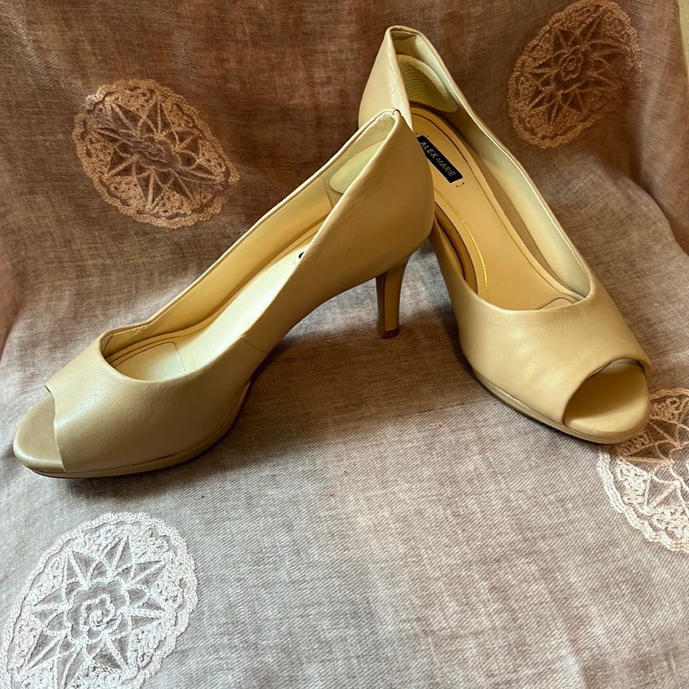 Alex Marie nude leather pumps with fusion insoles and comfort soles! Like new!